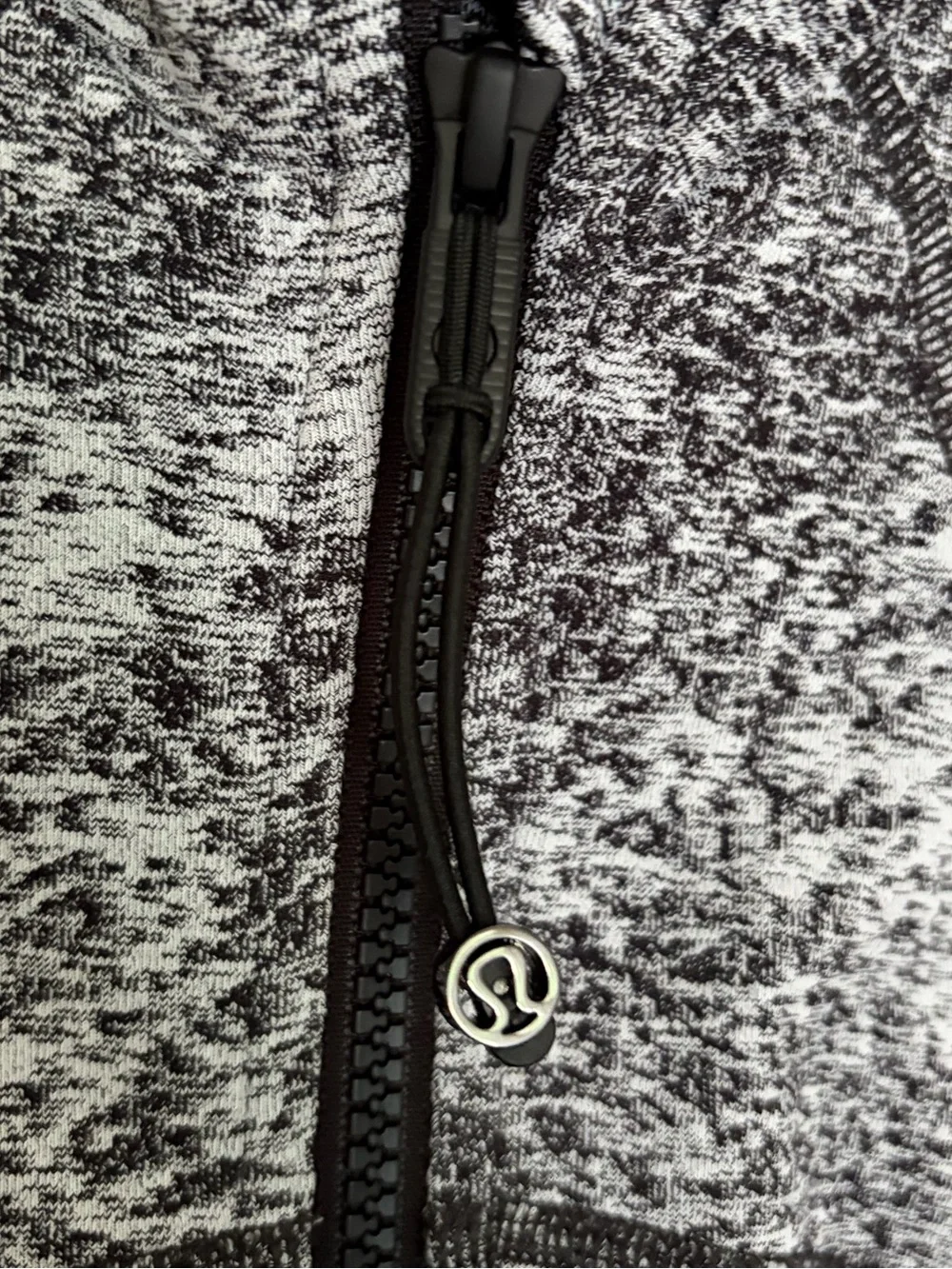 14. Size 12 LULULEMON Define Jacket Luon Spray Jacquard White Black